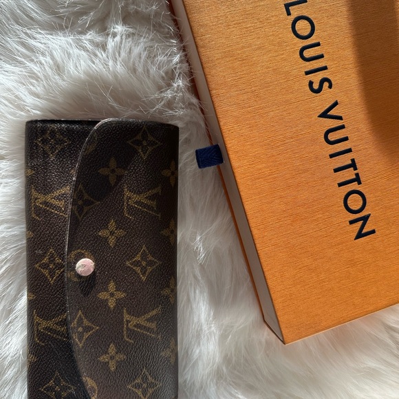 Louis Vuitton Emilie Wallet Monogram CanvasBrown comes with box